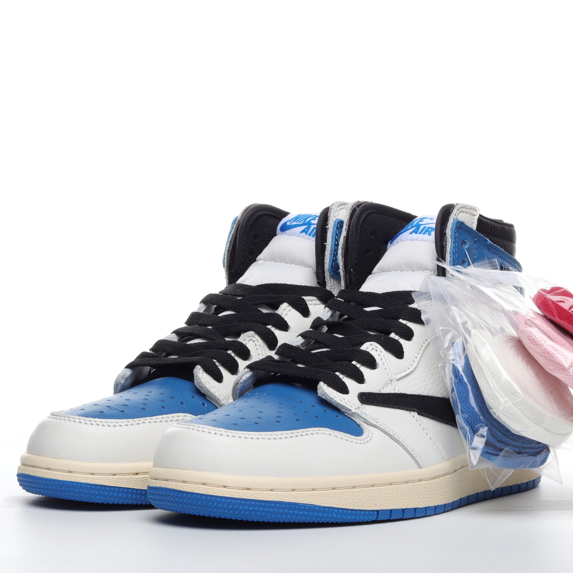 AJ1 TRAVIS